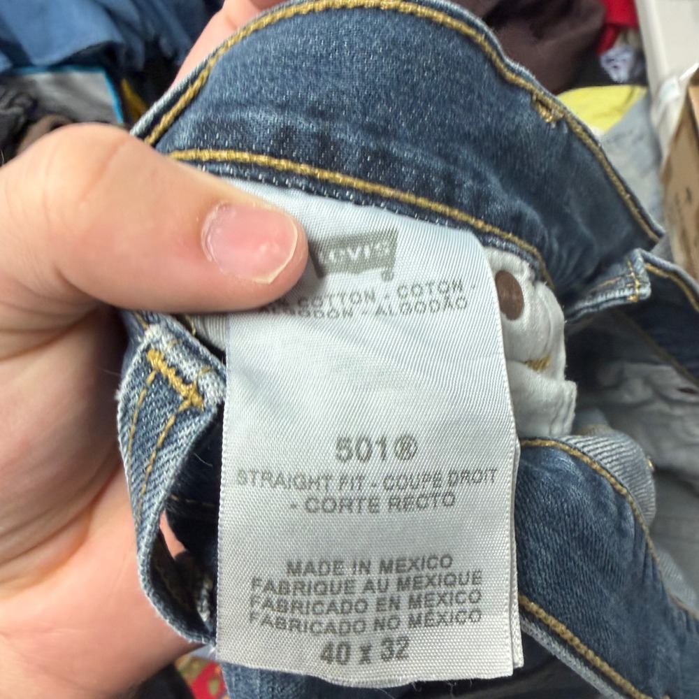 Levis 501 Original Straight Fit Mens Jeans Medium Wash Blue 40x32 Button Fly - Picture 5 of 6